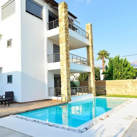 Apartment Luxury With Pool 'by Dicar Properties' Patras