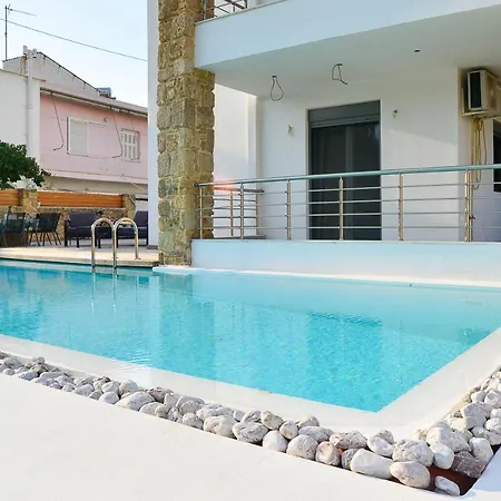 Apartment Luxury With Pool 'by Dicar Properties' Patras