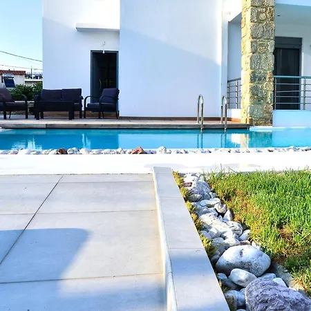 Διαμέρισμα Luxury With Pool 'by Dicar Properties' *